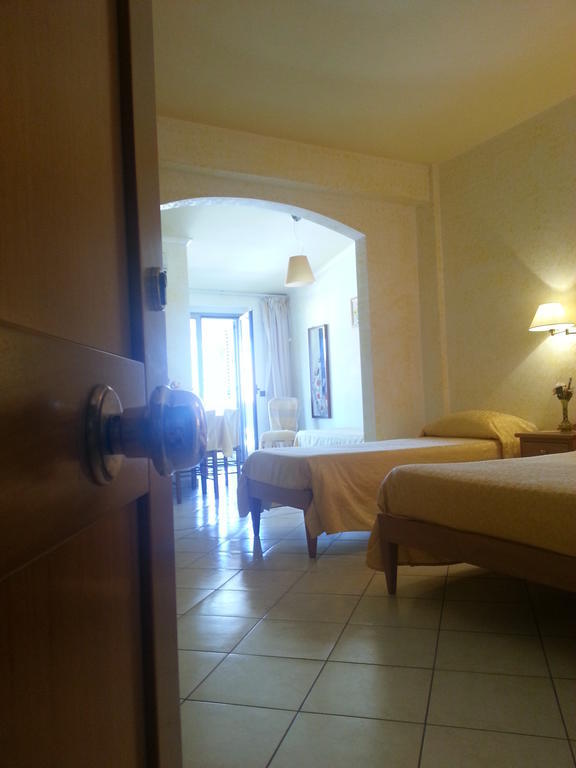 Hotel Mistef Falerna Pokoj fotografie