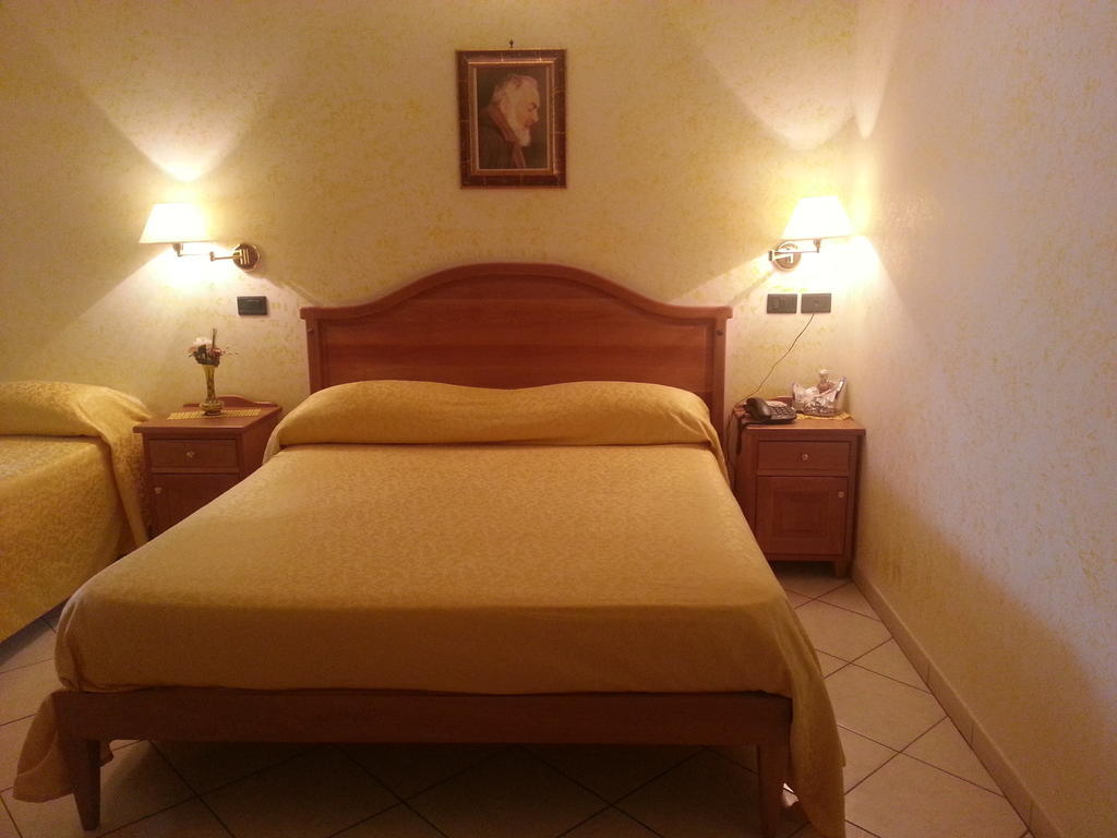 Hotel Mistef Falerna Pokoj fotografie